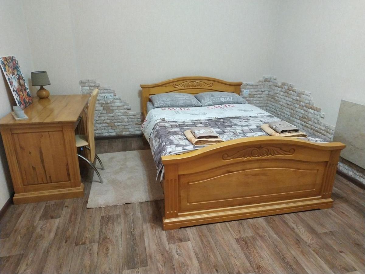 Apartment In The Center Of Old Town Kamjanets-Podilsky Buitenkant foto