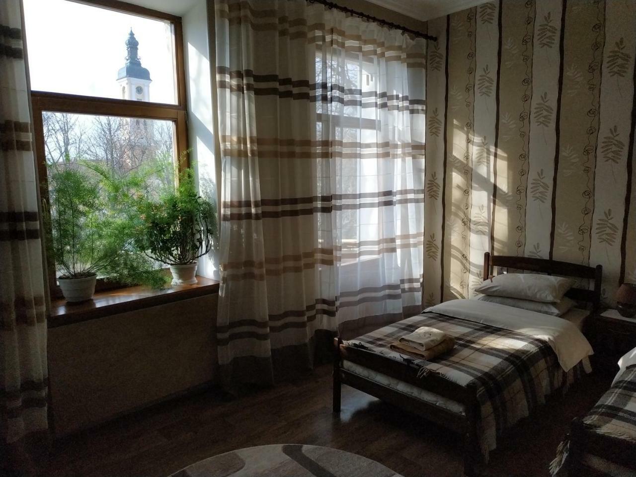 Apartment In The Center Of Old Town Kamjanets-Podilsky Buitenkant foto